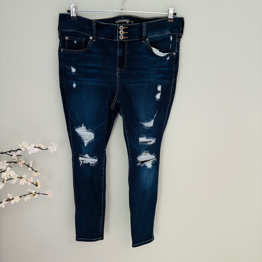 Torrid Super Soft Distressed Jegging Size 16 - image 2